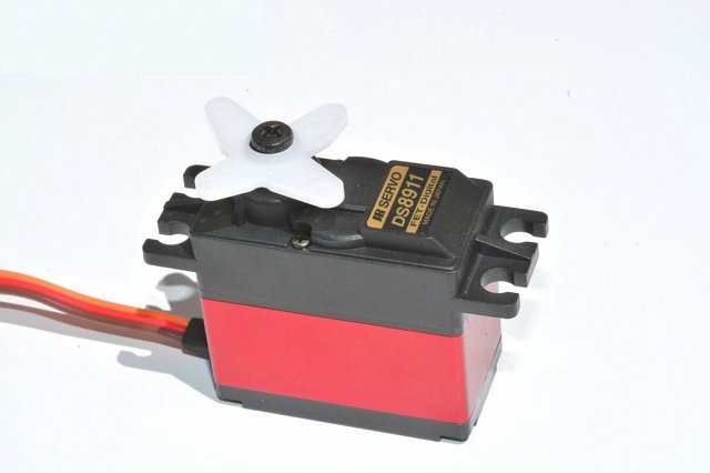 JR servo operating voltages